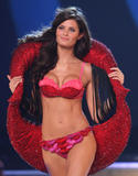 th_10580_fashiongallery_VSShow08_Show-475_122_1114lo.jpg