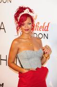 th_09197_RihannaatWestfieldShoppingCentreRedCarpet_140_122_181lo.jpg