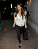 Kim Kardashian (Ким Кардашьян) - Страница 6 Th_62298_Eva6Longoria5Parker0Kim7Kardashian1Leaving1RRnOFtxLDIVl_122_96lo