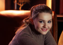 http://img37.imagevenue.com/loc207/th_316688679_Abigail_Breslin_Stan_Godlewski_photoshoot_J0001_122_207lo.jpg