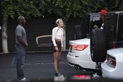 http://img37.imagevenue.com/loc253/th_542621101_Miley_Cyrus_081313_JKERD014_122_253lo.jpg