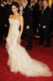 http://img37.imagevenue.com/loc27/th_68087_celebrity_paradise.com_TheElder_HalleBerry176_122_27lo.jpg