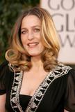 http://img37.imagevenue.com/loc492/th_25420_Gillian_Anderson_Golden_Globes_05_122_492lo.jpg