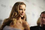 http://img37.imagevenue.com/loc524/th_45424_Petra_Nemcova_9th_elton_john_aids_gala_037_122_524lo.jpg