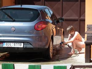 Wife washing my car-c4b6io90dx.jpg