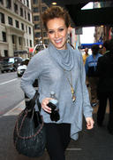 http://img37.imagevenue.com/loc567/th_73488_Hilary_Duff_out_and_about_in_NY4_122_567lo.jpg